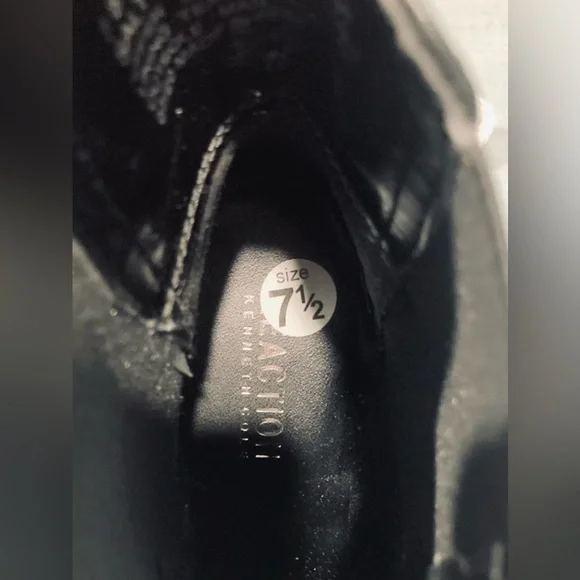 NEW Kenneth Cole Reaction Salt Chelsea Black Leather Ankle Bootie Women’s 7.5 - Picture 11 of 11